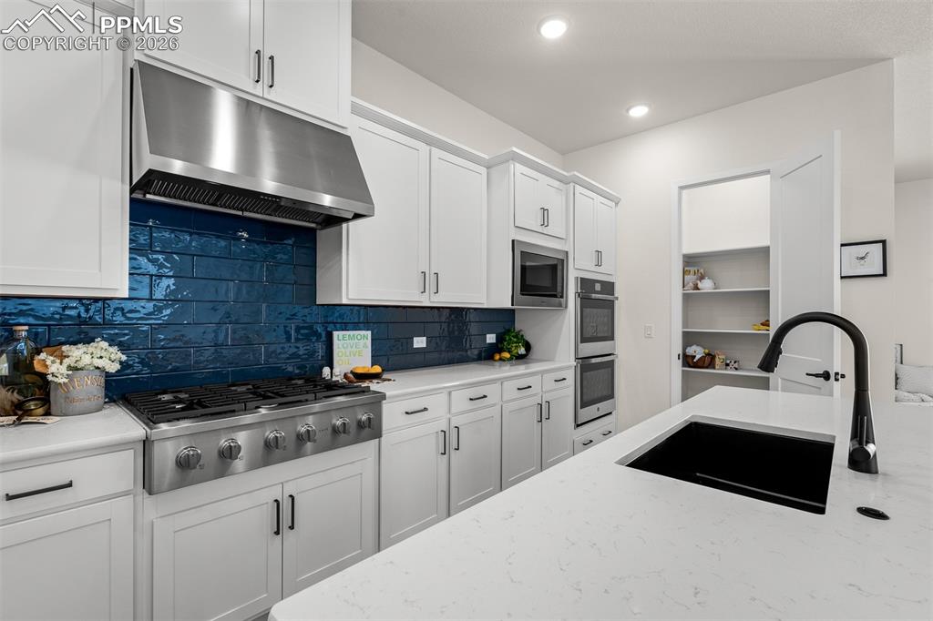 Image 9 of 37: Kitchen