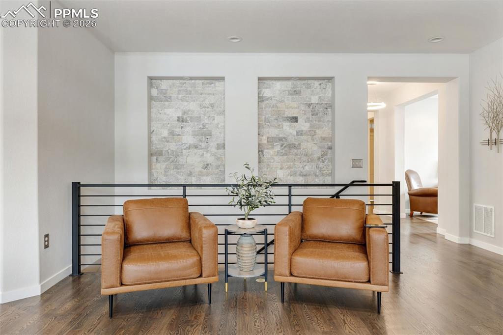 Image 14 of 49: Sitting Room