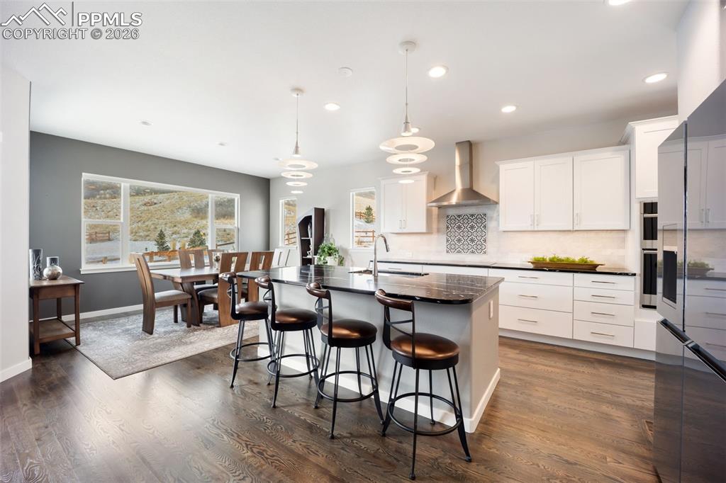 Image 15 of 49: Kitchen