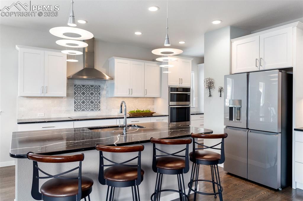 Image 18 of 49: Kitchen