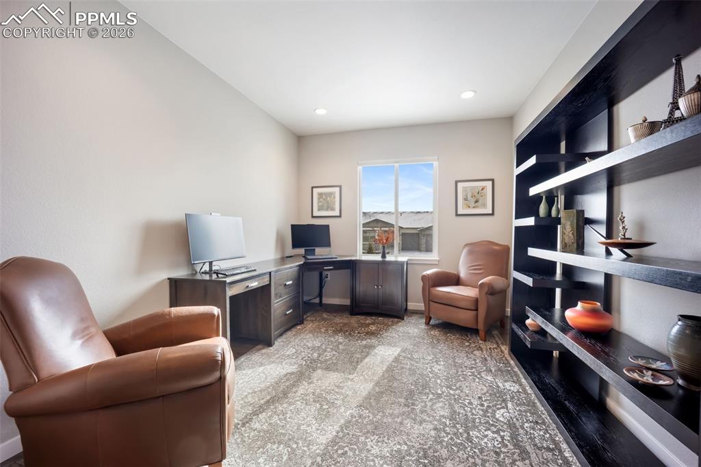 Image 19 of 49: Office