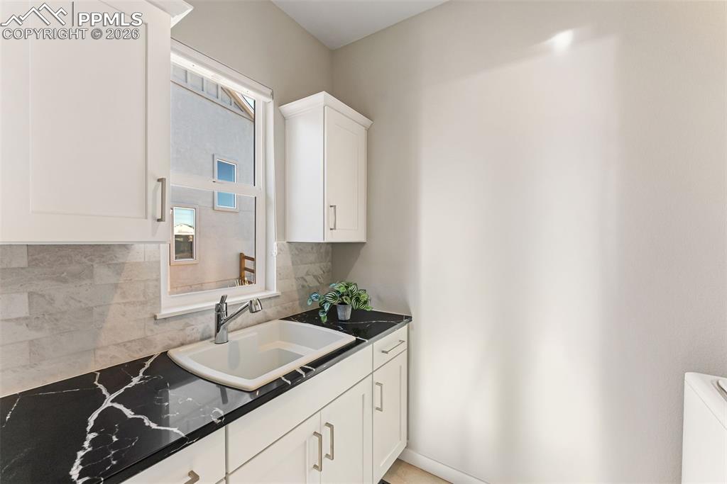 Image 20 of 49: Kitchen