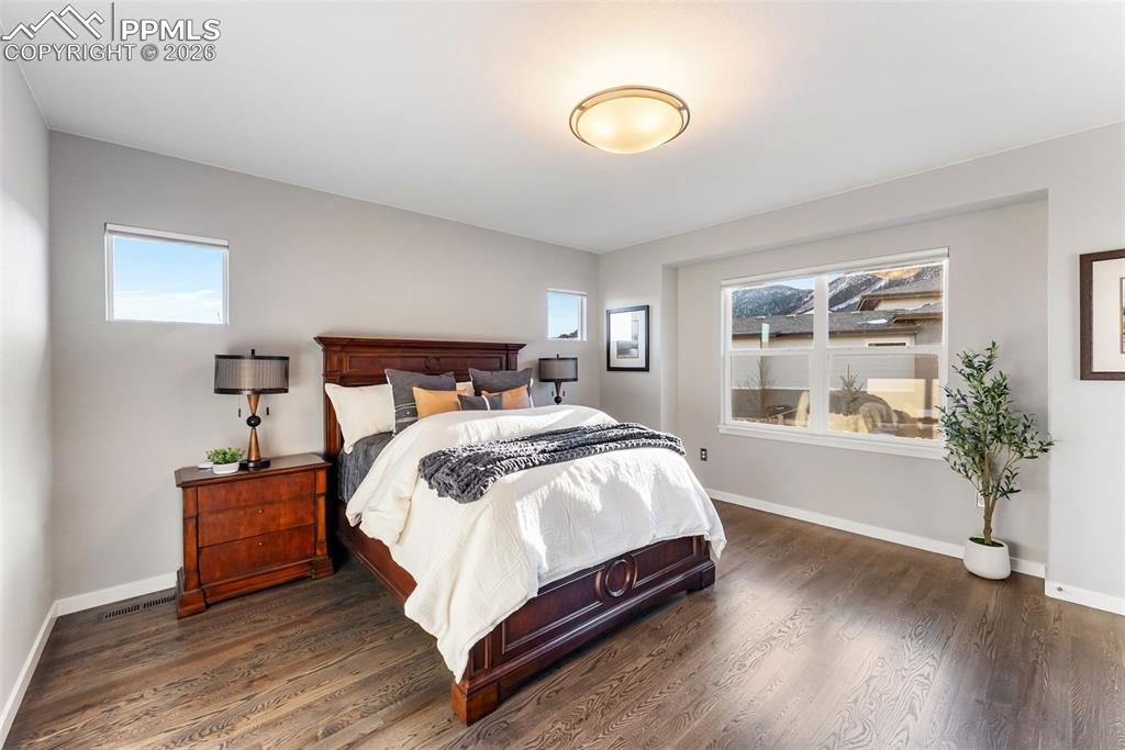 Image 22 of 49: Bedroom