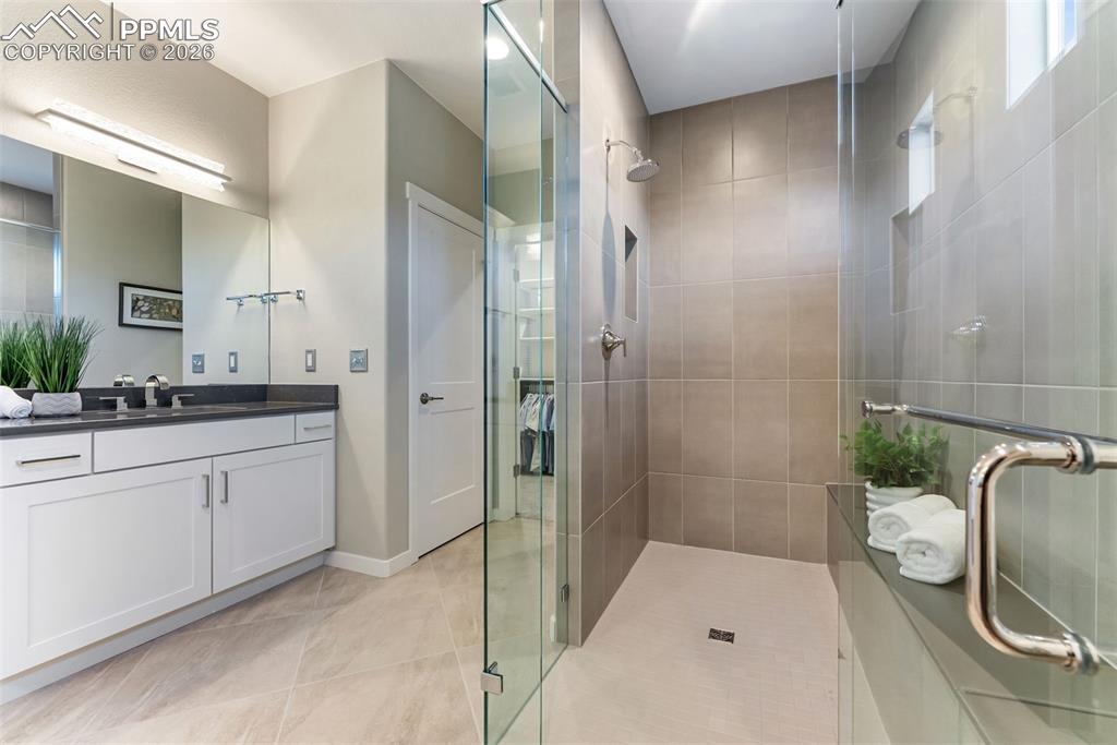 Image 25 of 49: Bathroom