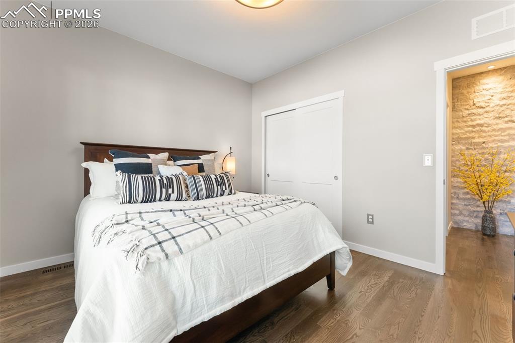 Image 27 of 49: Bedroom