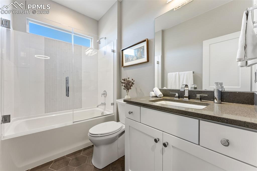 Image 28 of 49: Bathroom