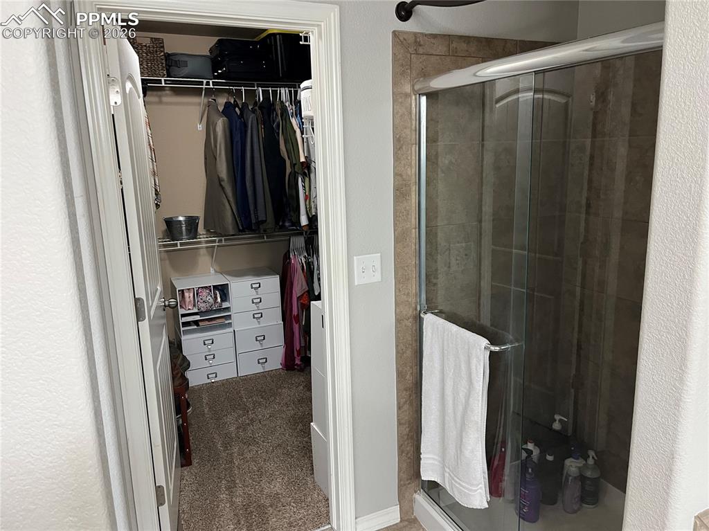 Image 10 of 13: Bathroom