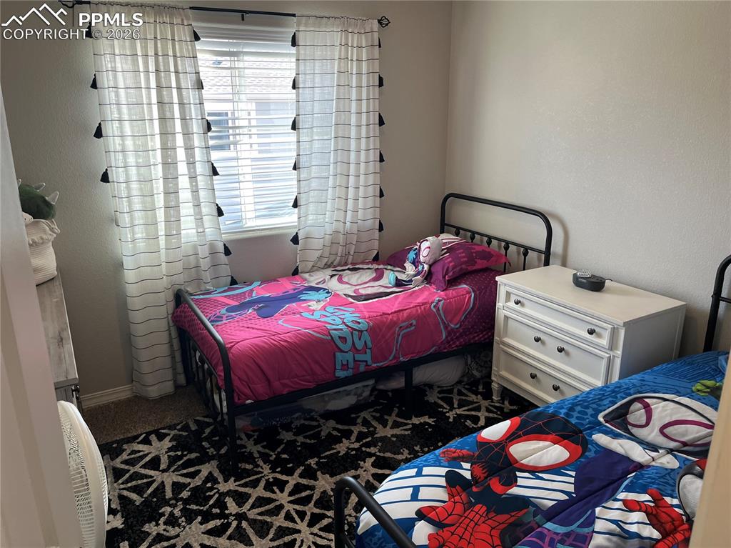 Image 11 of 13: Bedroom