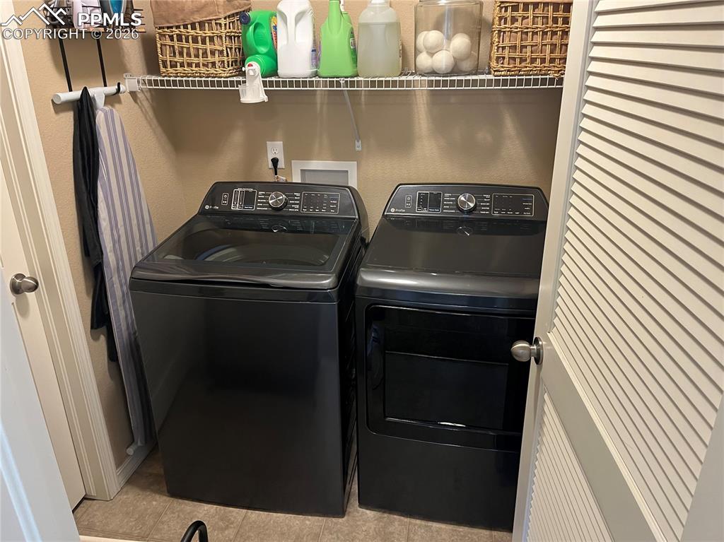 Image 13 of 13: Laundry