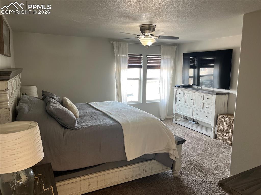 Image 8 of 13: Bedroom