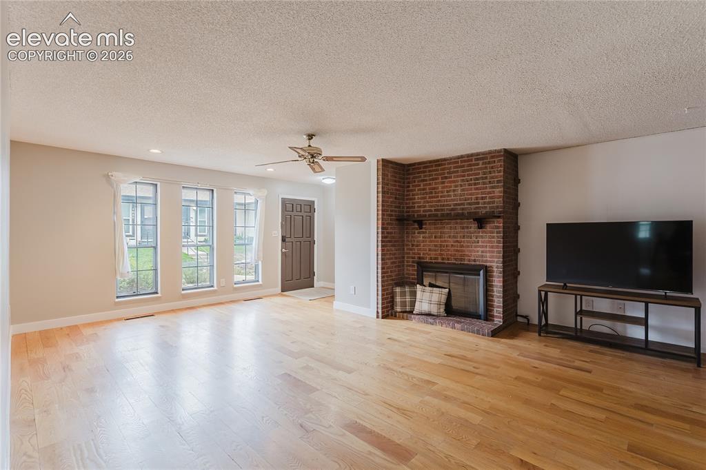 Image 11 of 36: Living Room