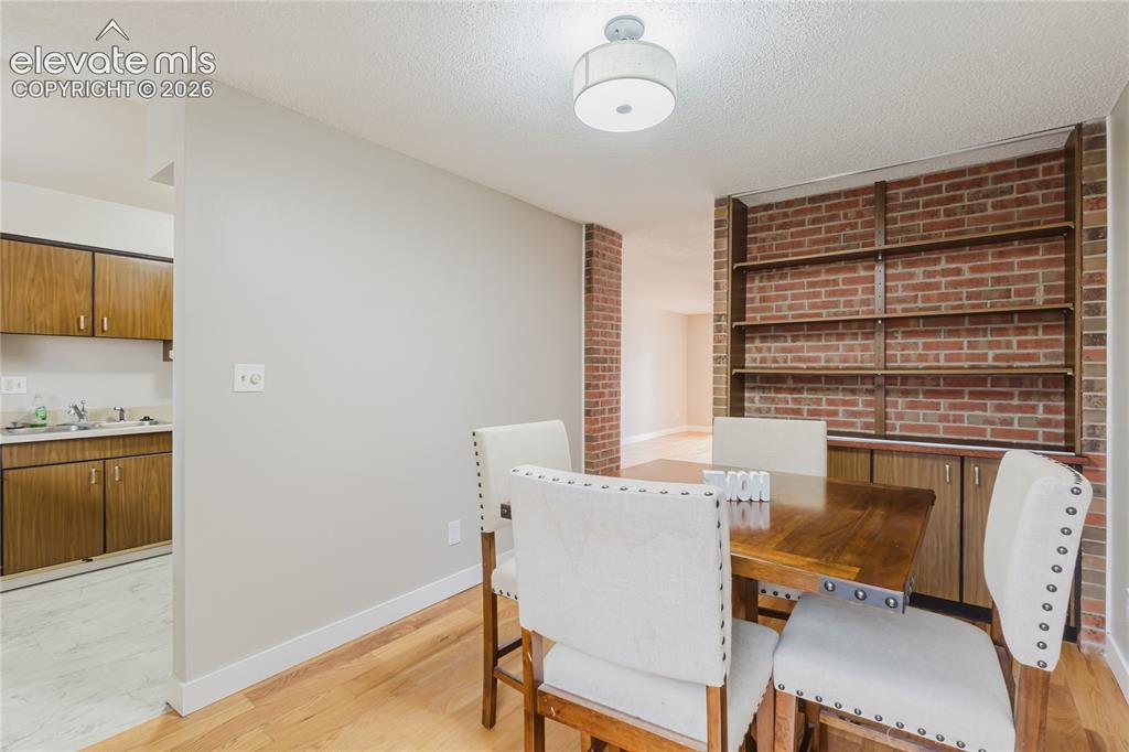 Image 15 of 36: Dining Area