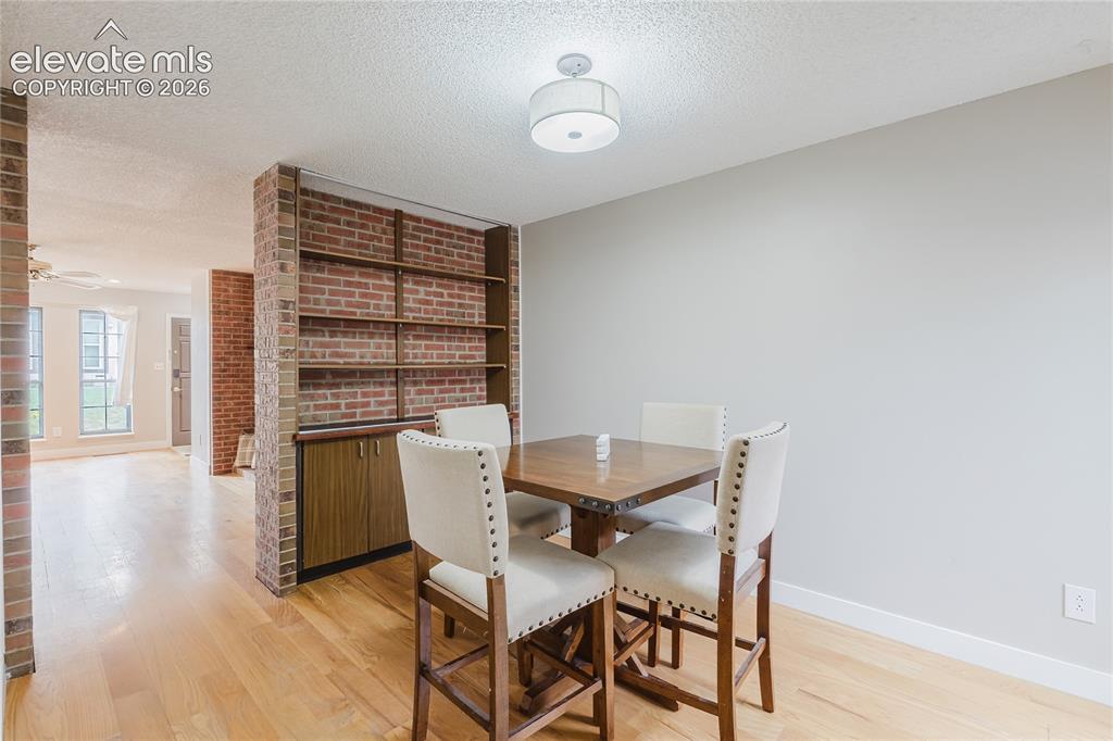 Image 16 of 36: Dining Area