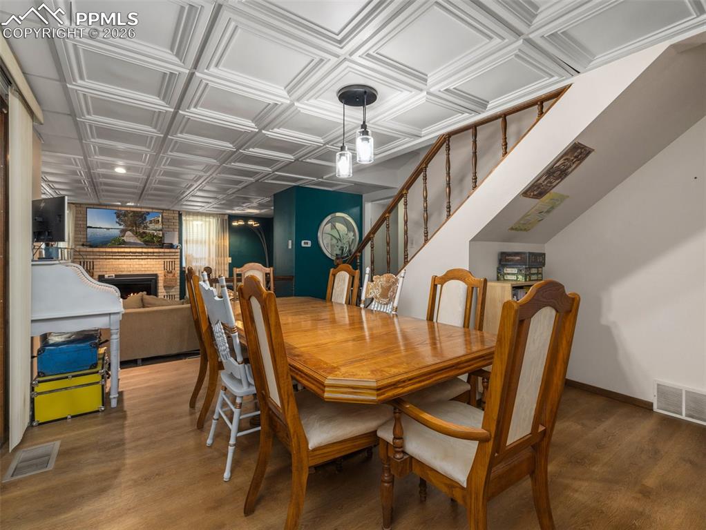 Image 11 of 34: Dining Area