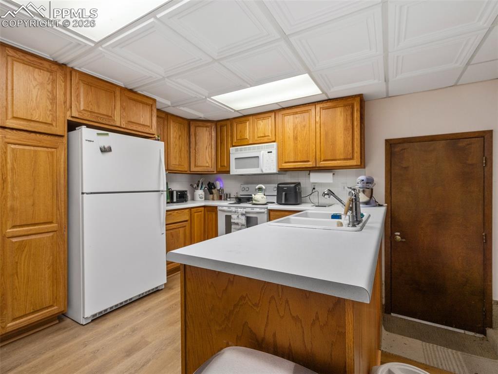 Image 13 of 34: Kitchen