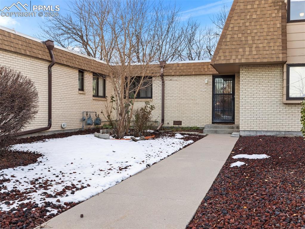 Image 3 of 34: Entry