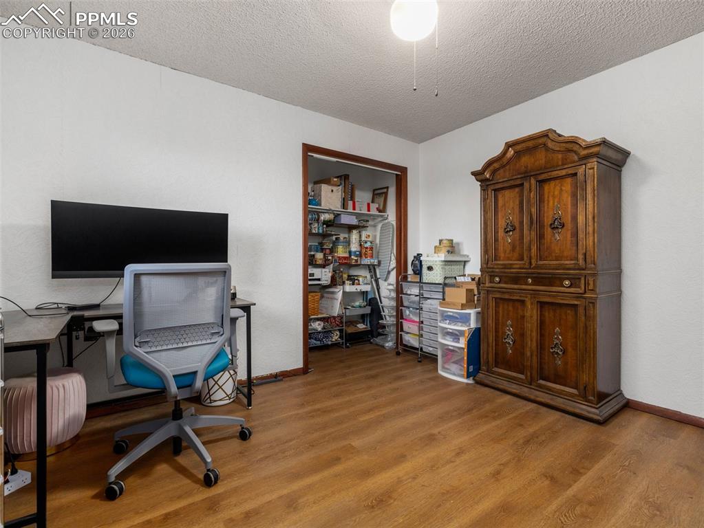 Image 4 of 34: Office