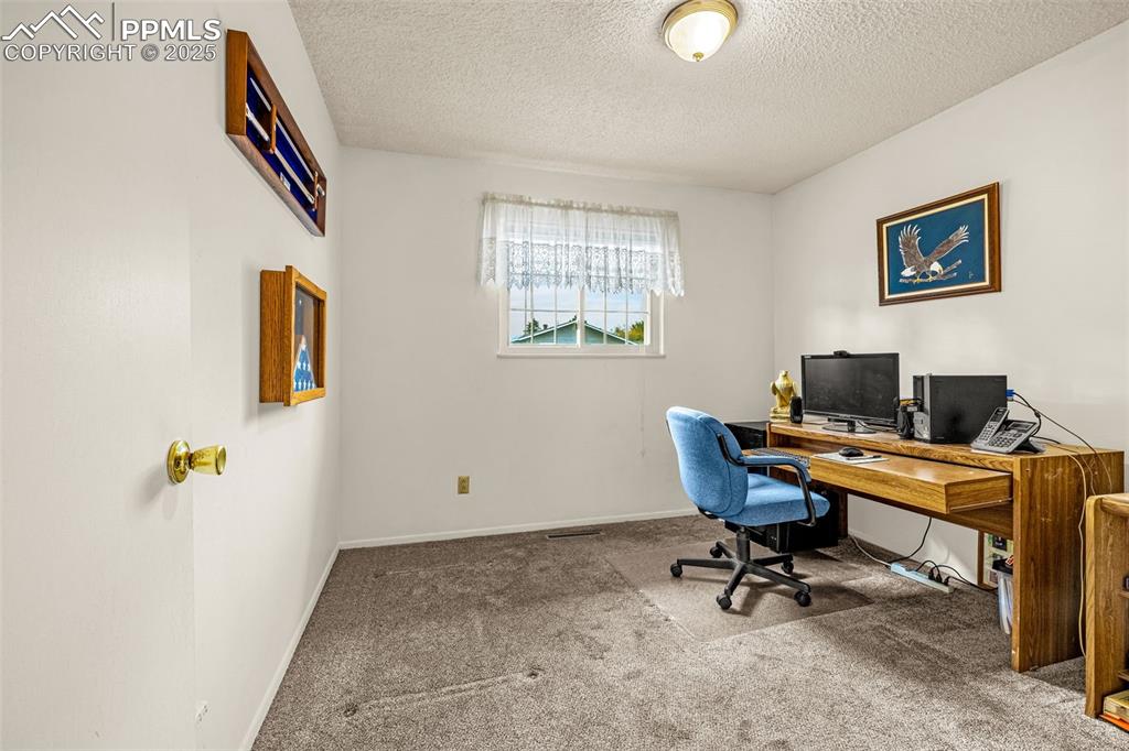 Image 17 of 39: Office