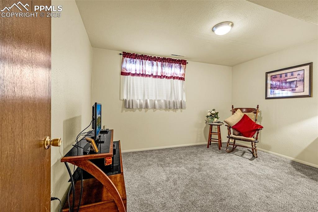 Image 27 of 39: Sitting Room