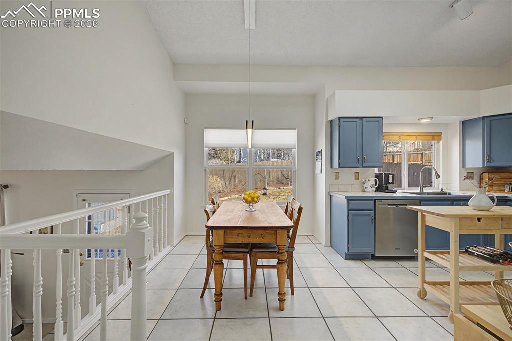 Image 12 of 41: Dining Area