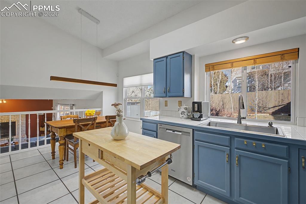 Image 17 of 41: Kitchen