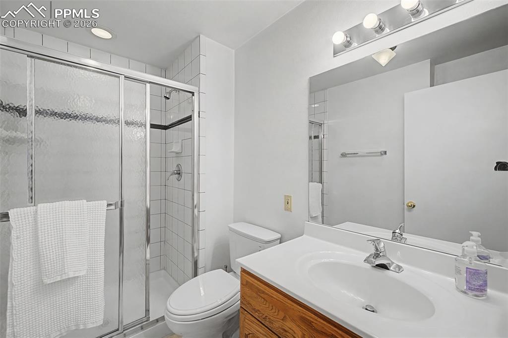 Image 36 of 41: Bathroom