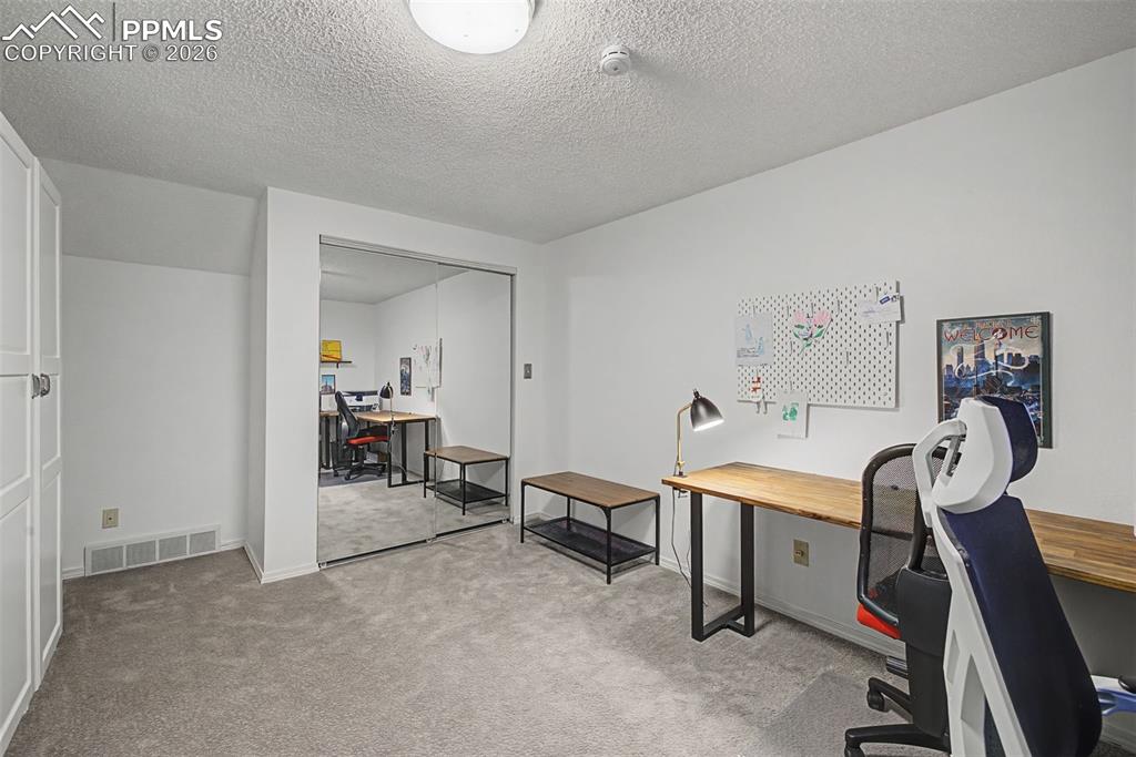 Image 38 of 41: Office