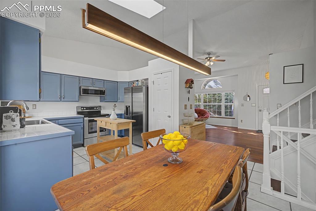 Image 9 of 41: Dining Area