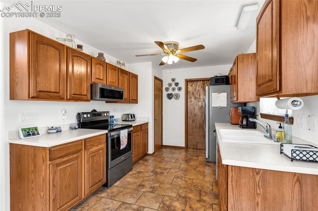 Image 15 of 46: Kitchen