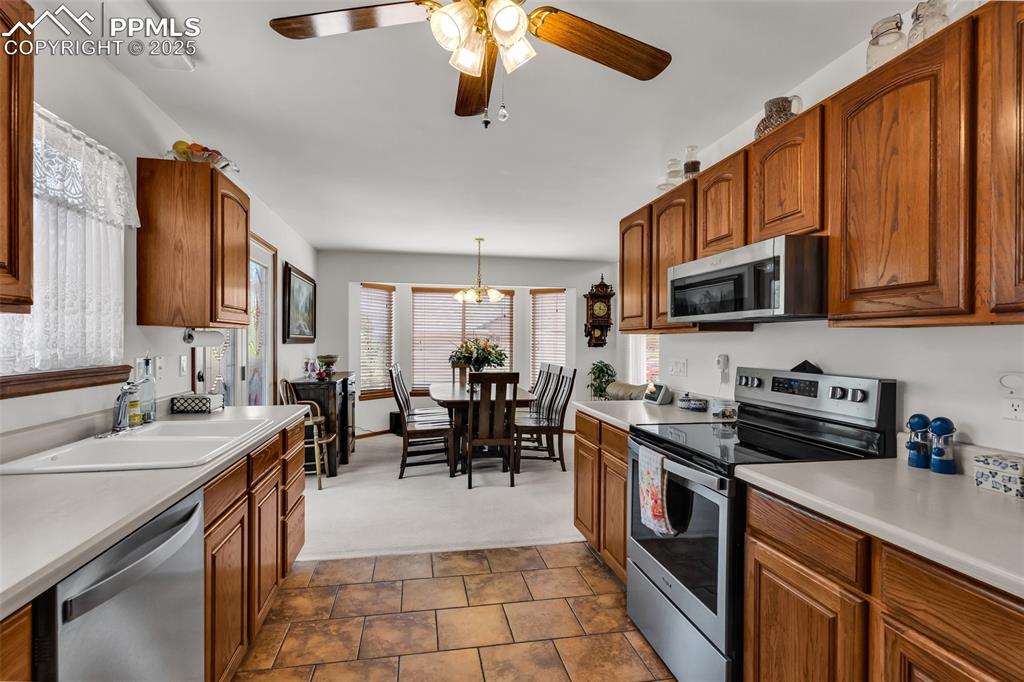 Image 17 of 46: Kitchen