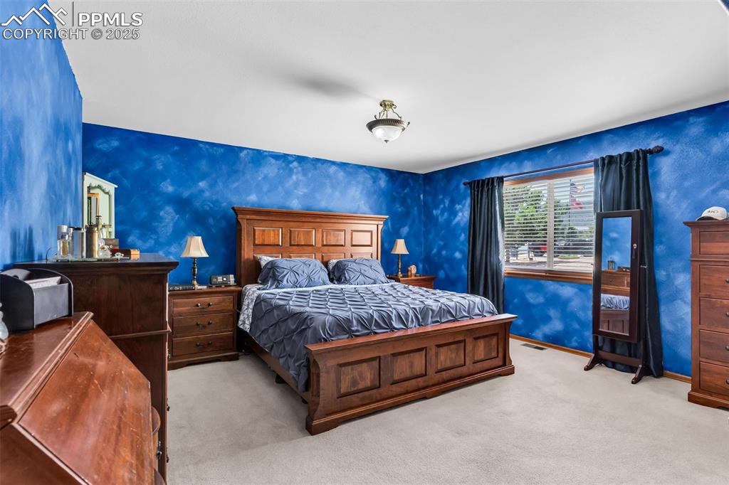 Image 18 of 46: Bedroom