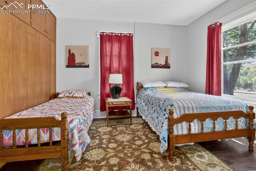 Image 14 of 38: Bedroom