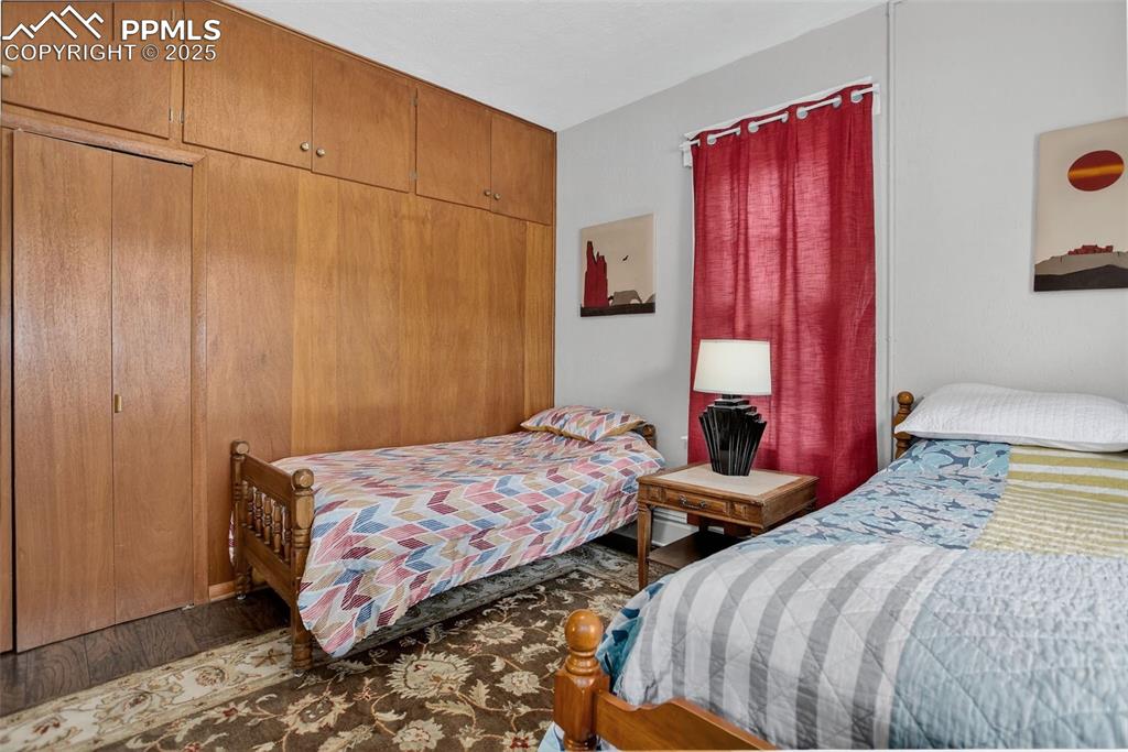 Image 15 of 38: Bedroom
