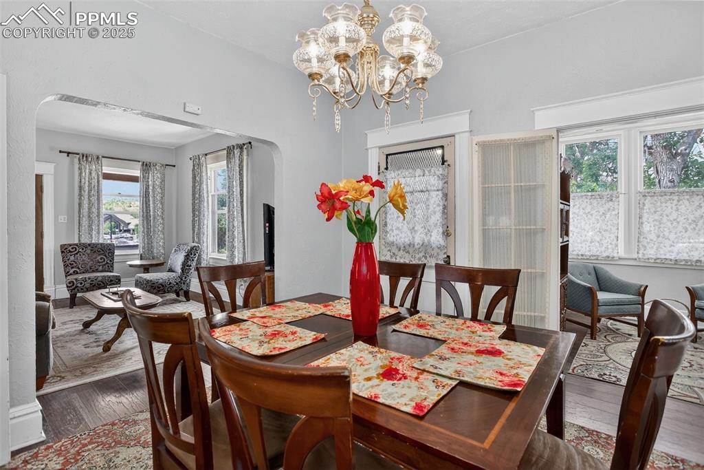 Image 17 of 38: Dining Area
