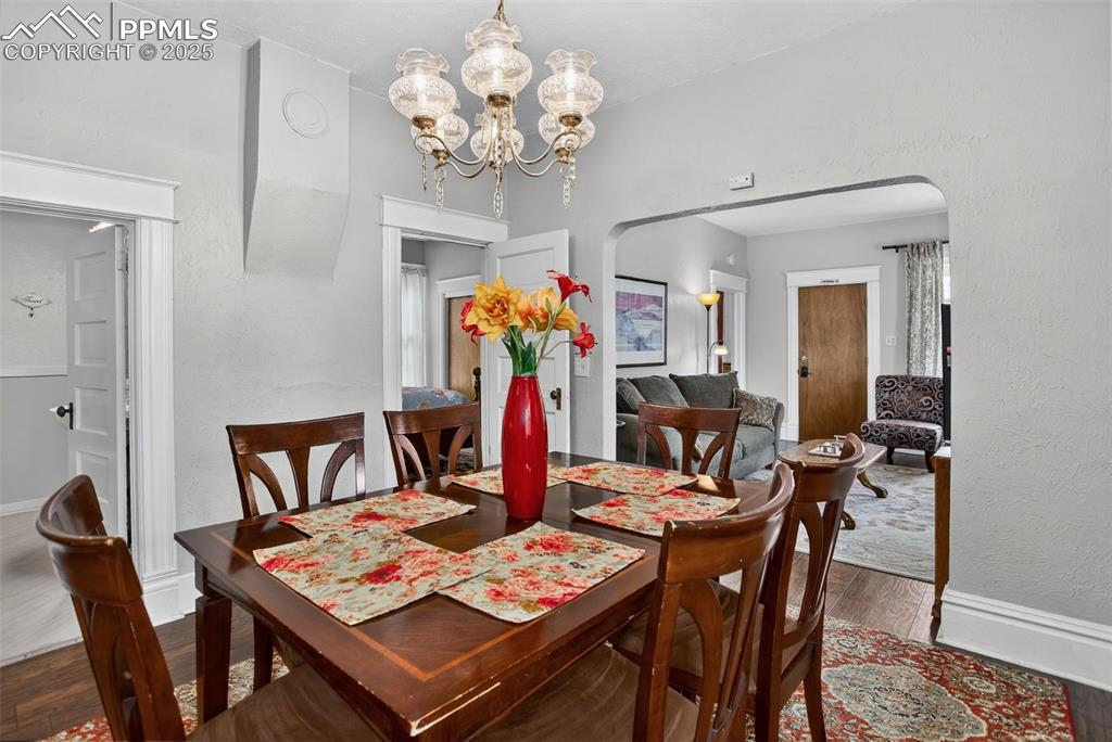 Image 19 of 38: Dining Area
