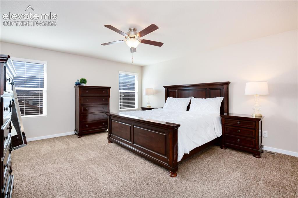 Image 12 of 25: Bedroom