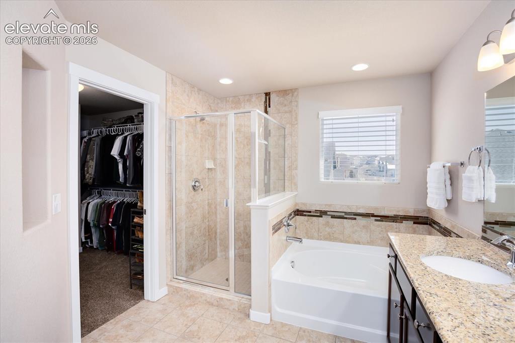 Image 14 of 25: Bathroom