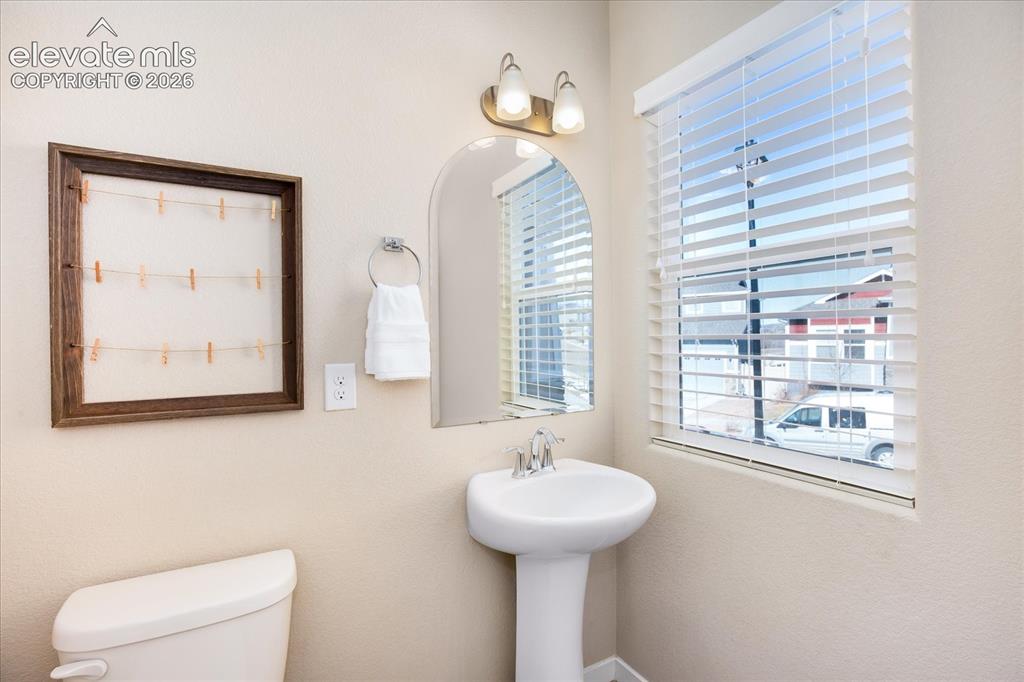 Image 3 of 25: Bathroom