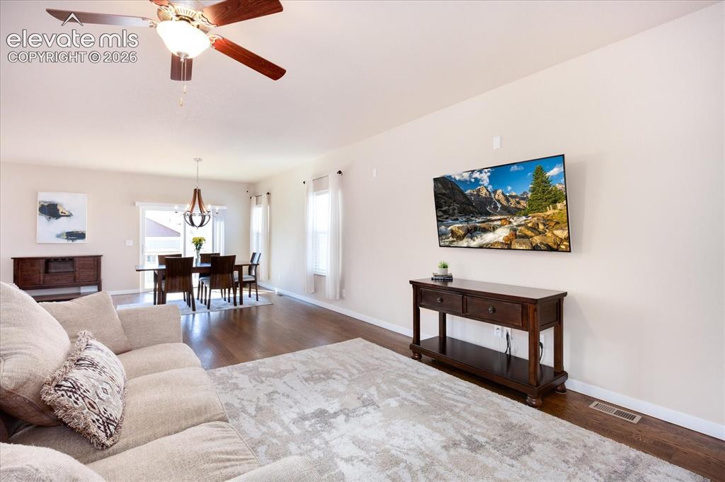 Image 5 of 25: Living Room