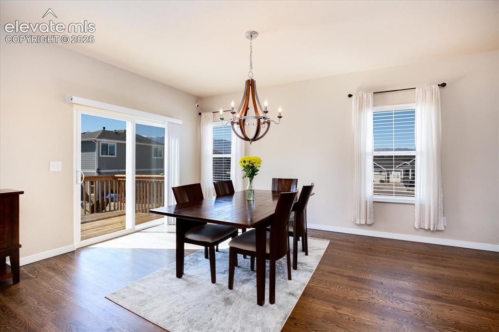 Image 6 of 25: Dining Area
