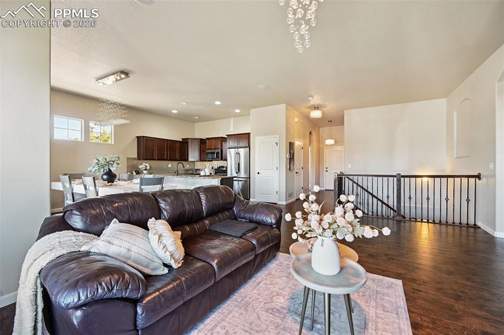 Image 18 of 40: Living Room