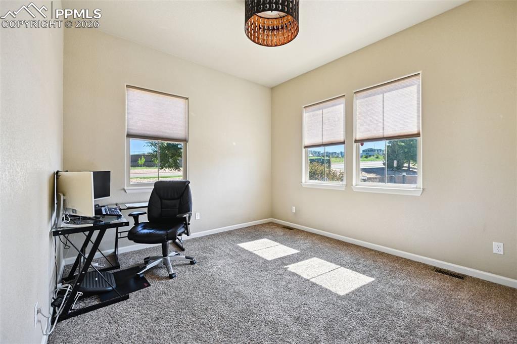 Image 19 of 40: Office