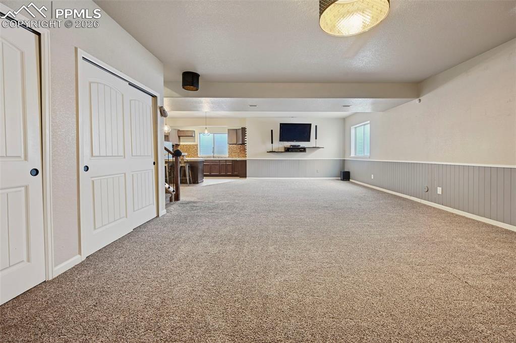 Image 22 of 40: Living Room