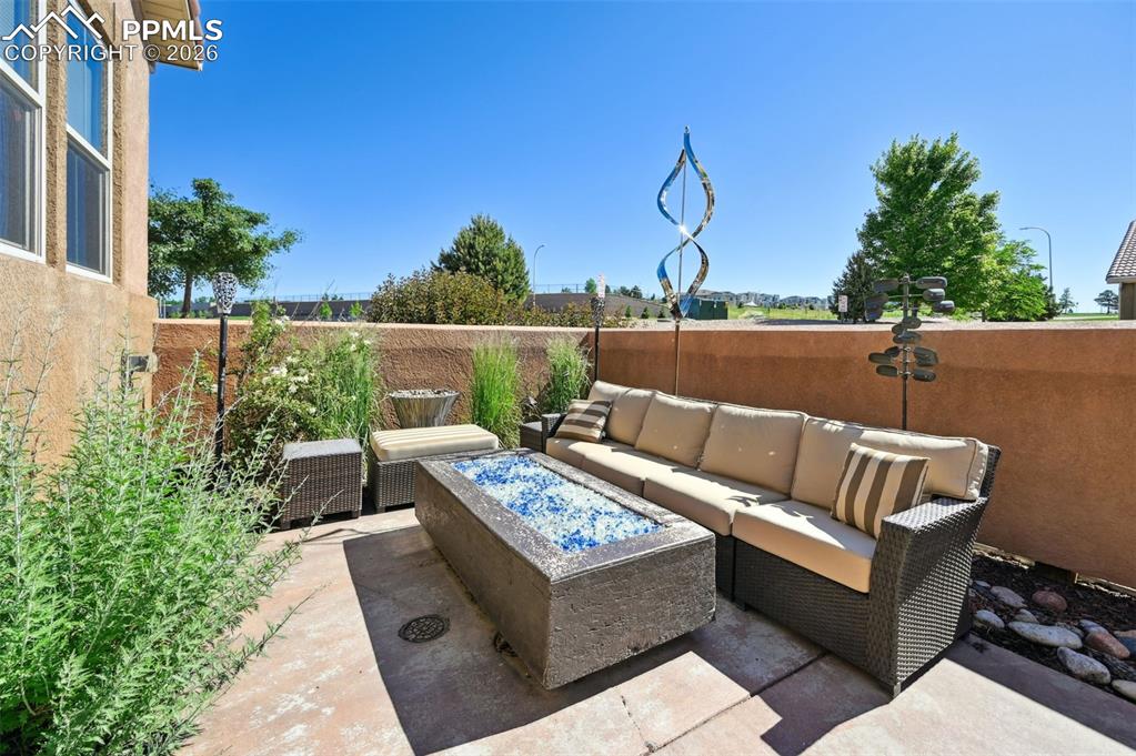 Image 32 of 40: Patio