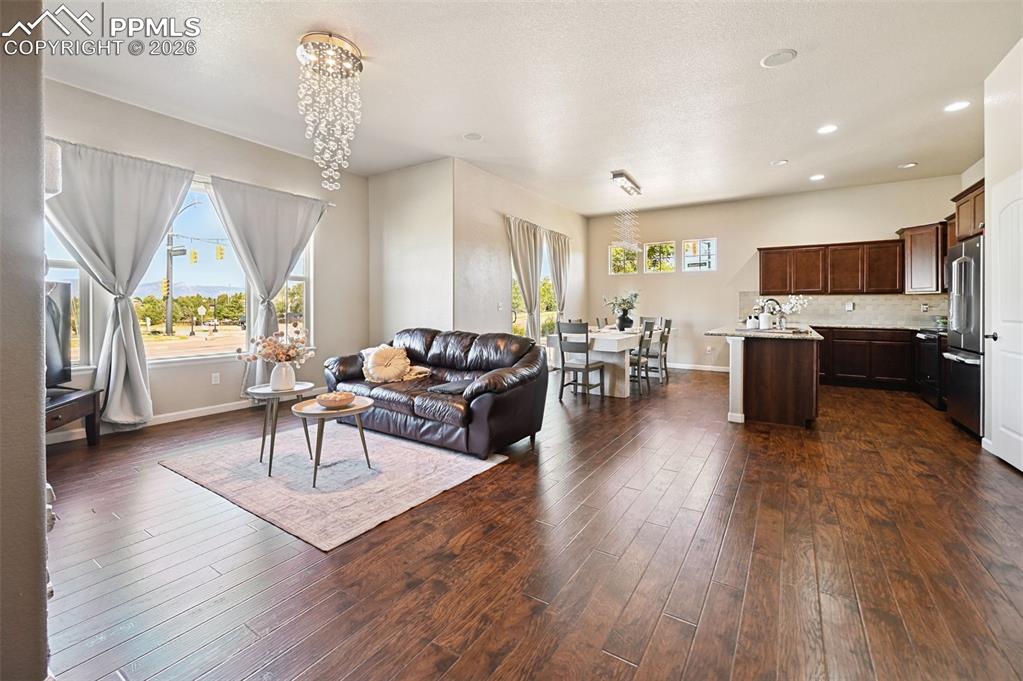 Image 5 of 40: Living Room