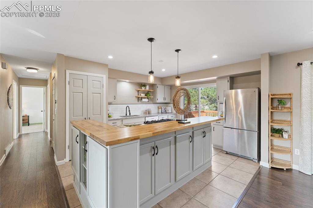 Image 12 of 36: Kitchen