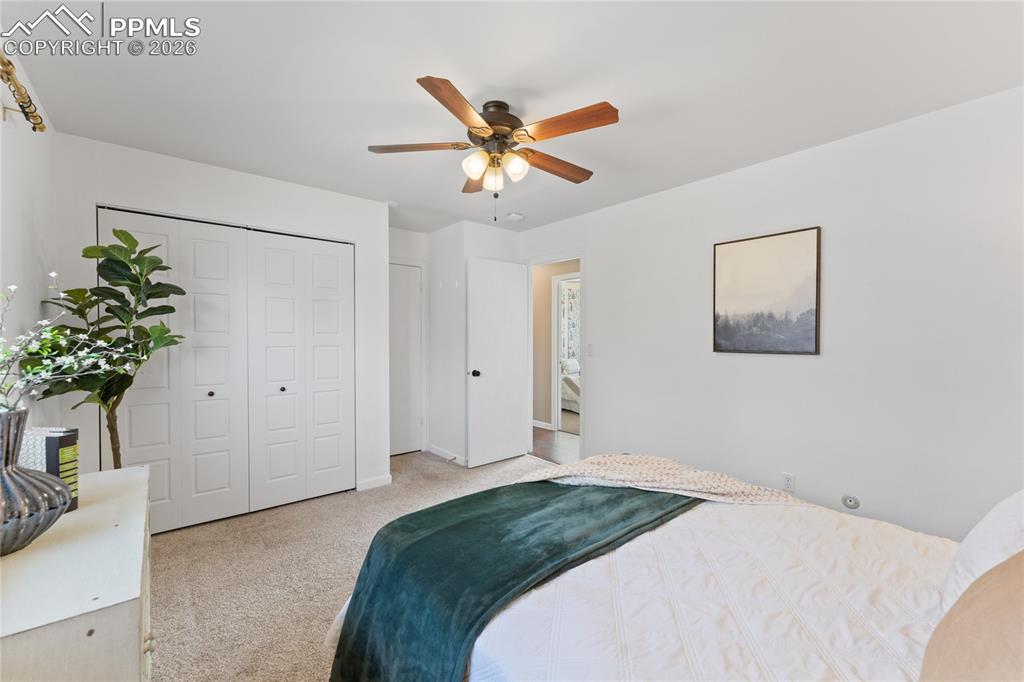 Image 14 of 36: Bedroom