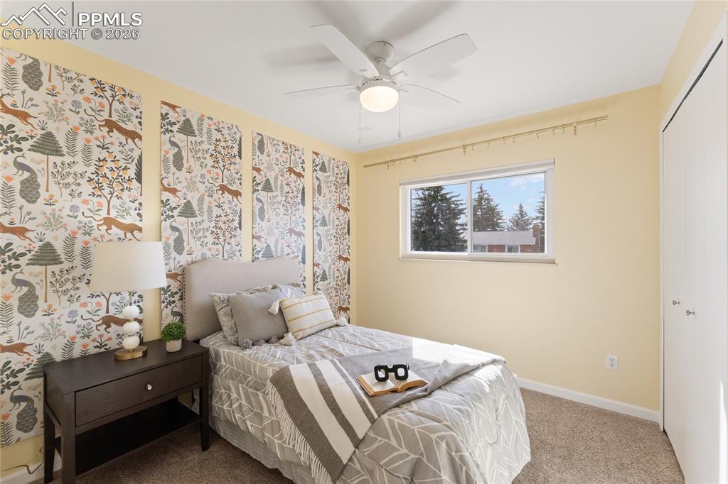 Image 17 of 36: Bedroom