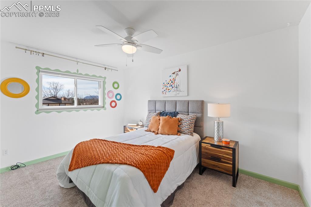 Image 19 of 36: Bedroom