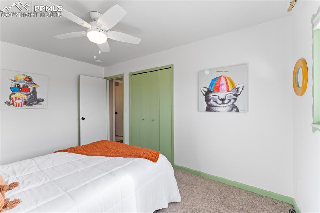 Image 20 of 36: Bedroom